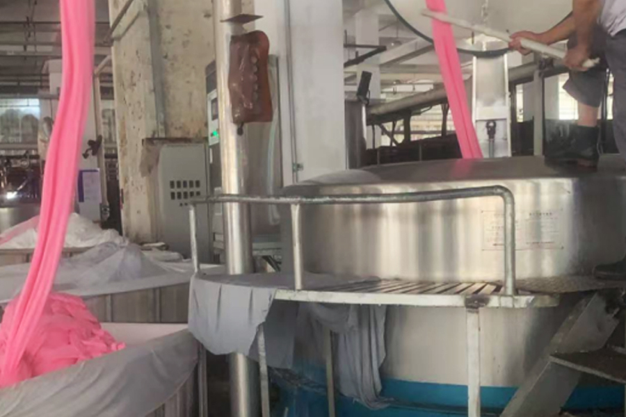 Zona de desidratação semi-acabada de produção em fábrica de tingimento