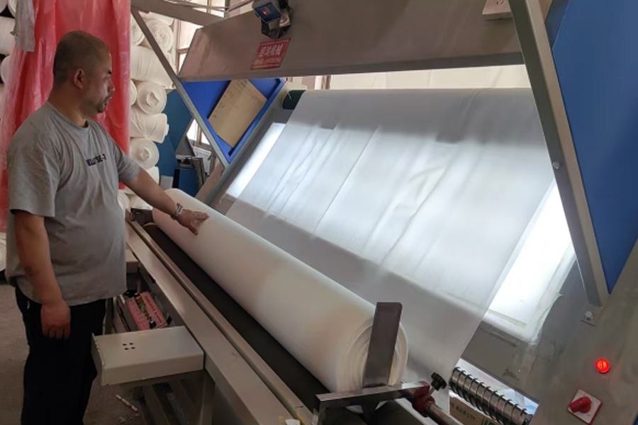 Área de inspeção de produtos acabados de produção em fábrica de tingimento