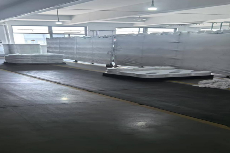 Área de colocação de matéria-prima para produção de tecido cinza