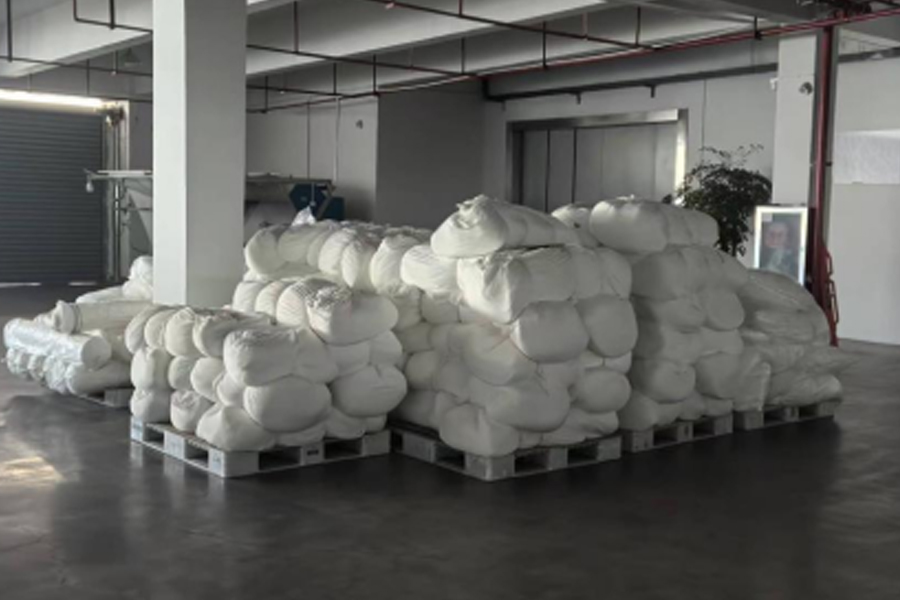 Produção de tecido cinza - área de trânsito de tecido cinza